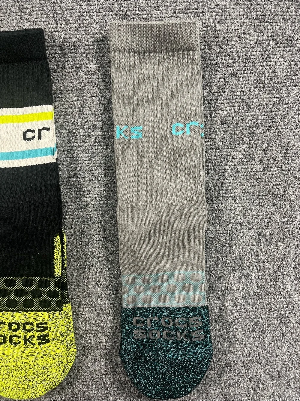 Crocs unisex size M Performance Crew Socks 3 pair -      0033